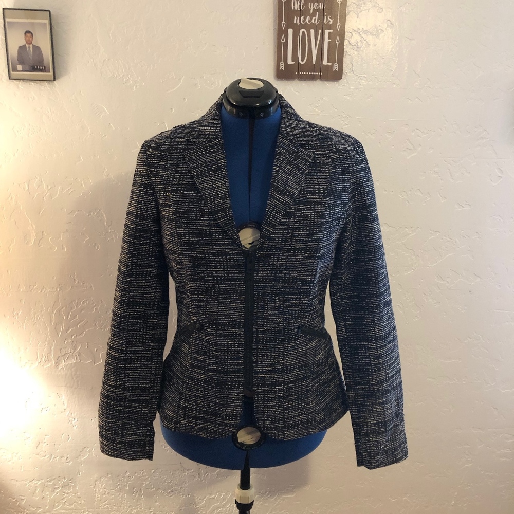 CAbi blazer with v-neck front zipper, size 12